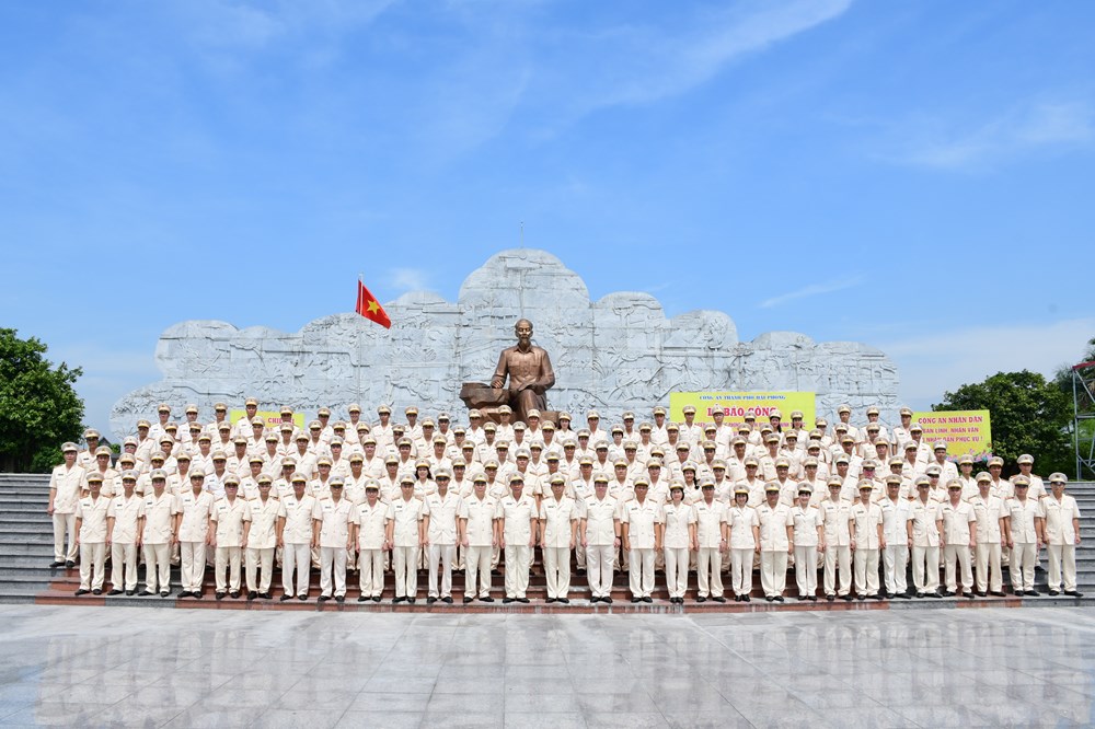 Tổ chức về nguồn, báo công tại Khu Lưu niệm Sáu điều Bác Hồ dạy CAND